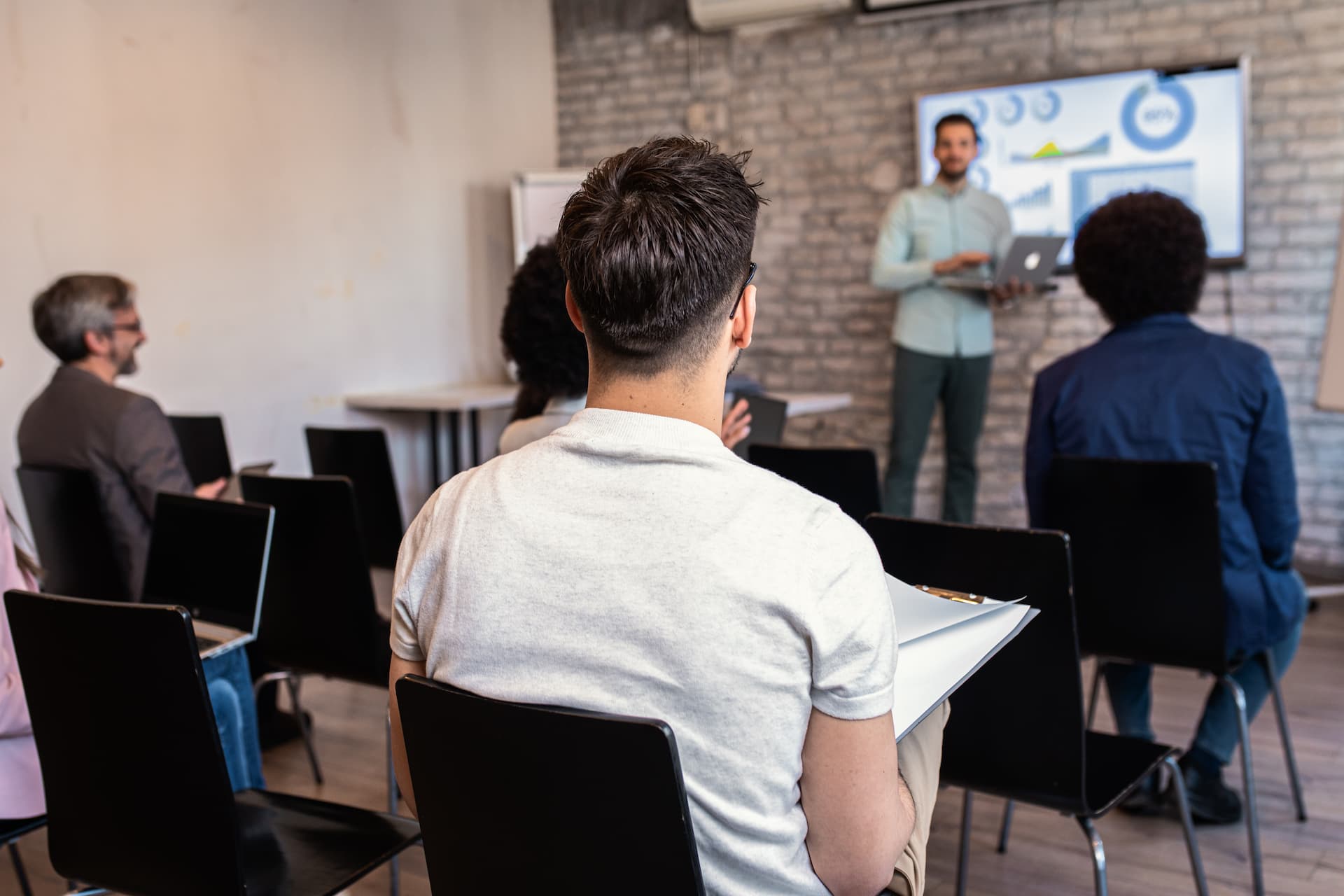 Auto entrepreneur qui fait une formation sous format organisme de formation